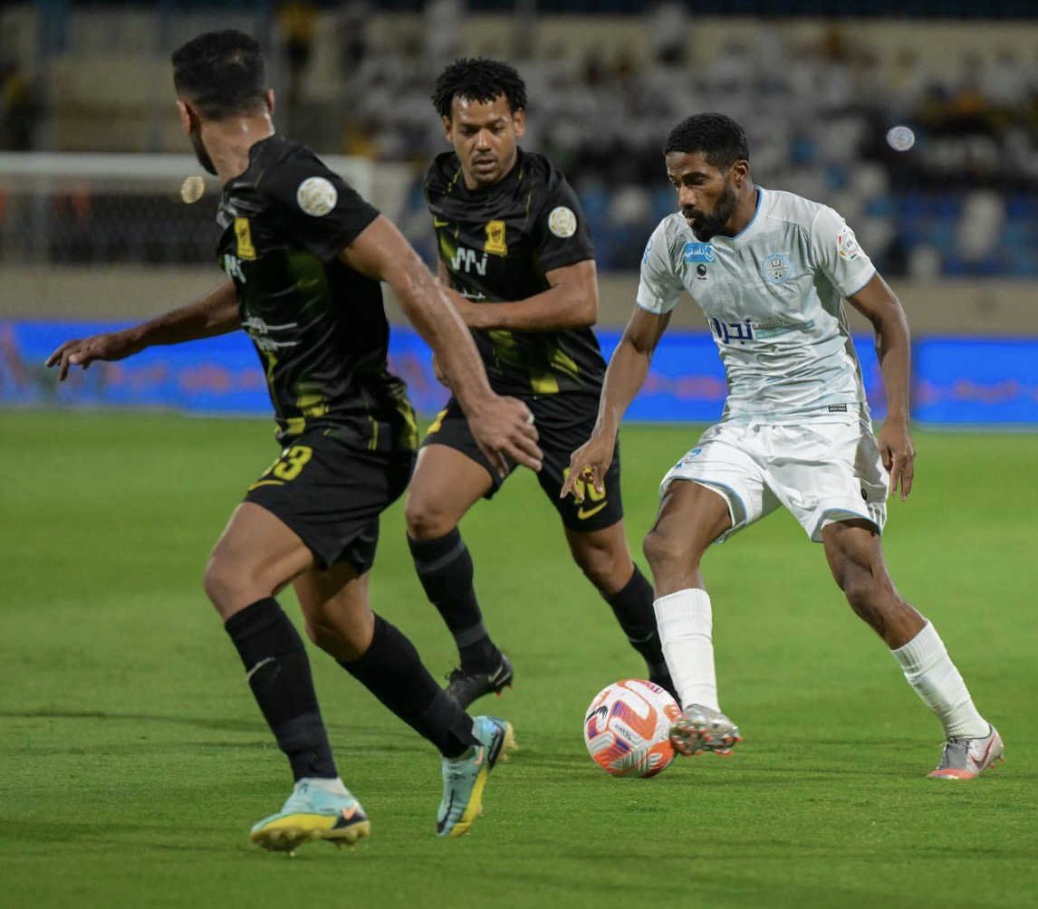 Al Akhdoud face à Al-Ittihad en Saudi Pro League