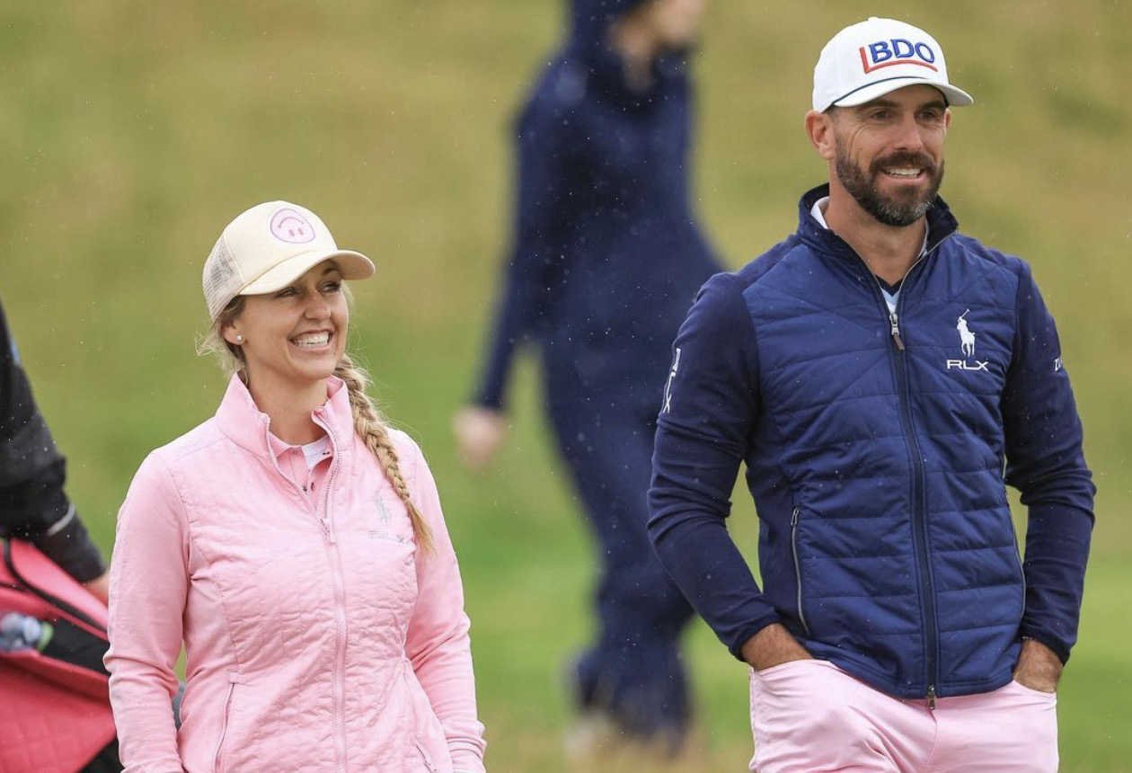 Billy Horschel avec sa femme pendant un tournoi de golf