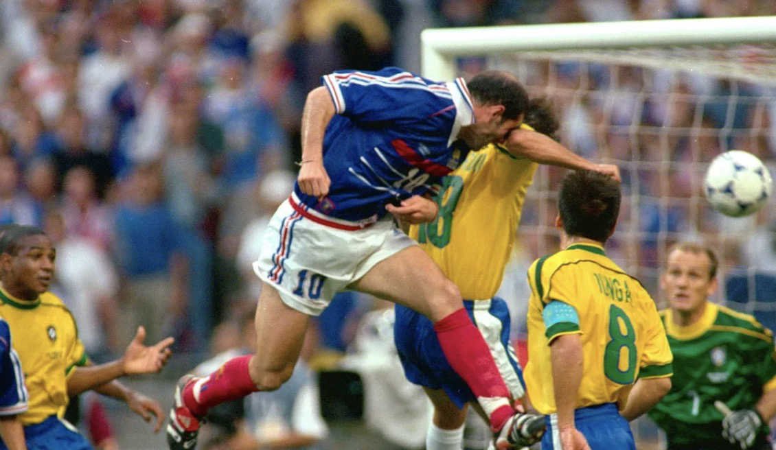 But de la tête de Zinedine Zidane finale de la Coupe du Monde 1998 contre le Brésil 