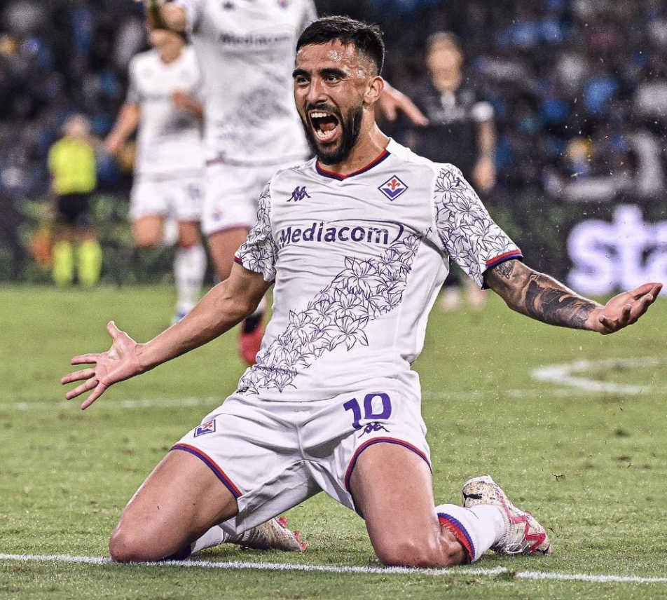 Célébration de Nico Gonzalez après un but avec la Fiorentina en Serie A