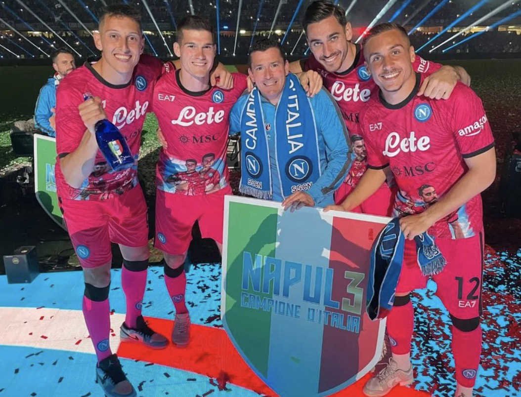 Célébration du titre de champion de Serie A de Hubert Idasiak avec ses coéquipiers de Naples