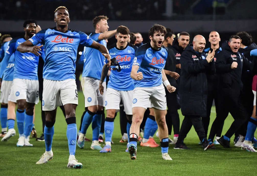 Célébration équipe Napoli après un match de Serie A