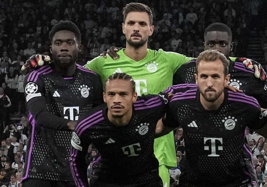 Davies, Sané, Upamecano, Harry Kane et le gardien du Bayern Munich avant un match
