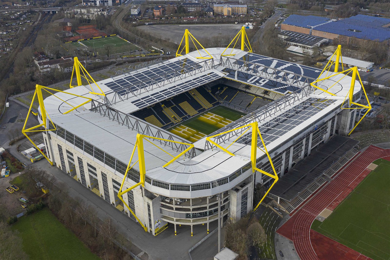Extérieur du stade de Dortmund : Signal Iduna Park