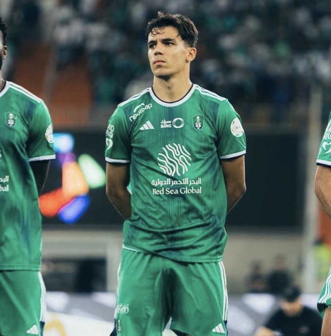 Gabri Veiga avec Al-Ahli FC avant un match 