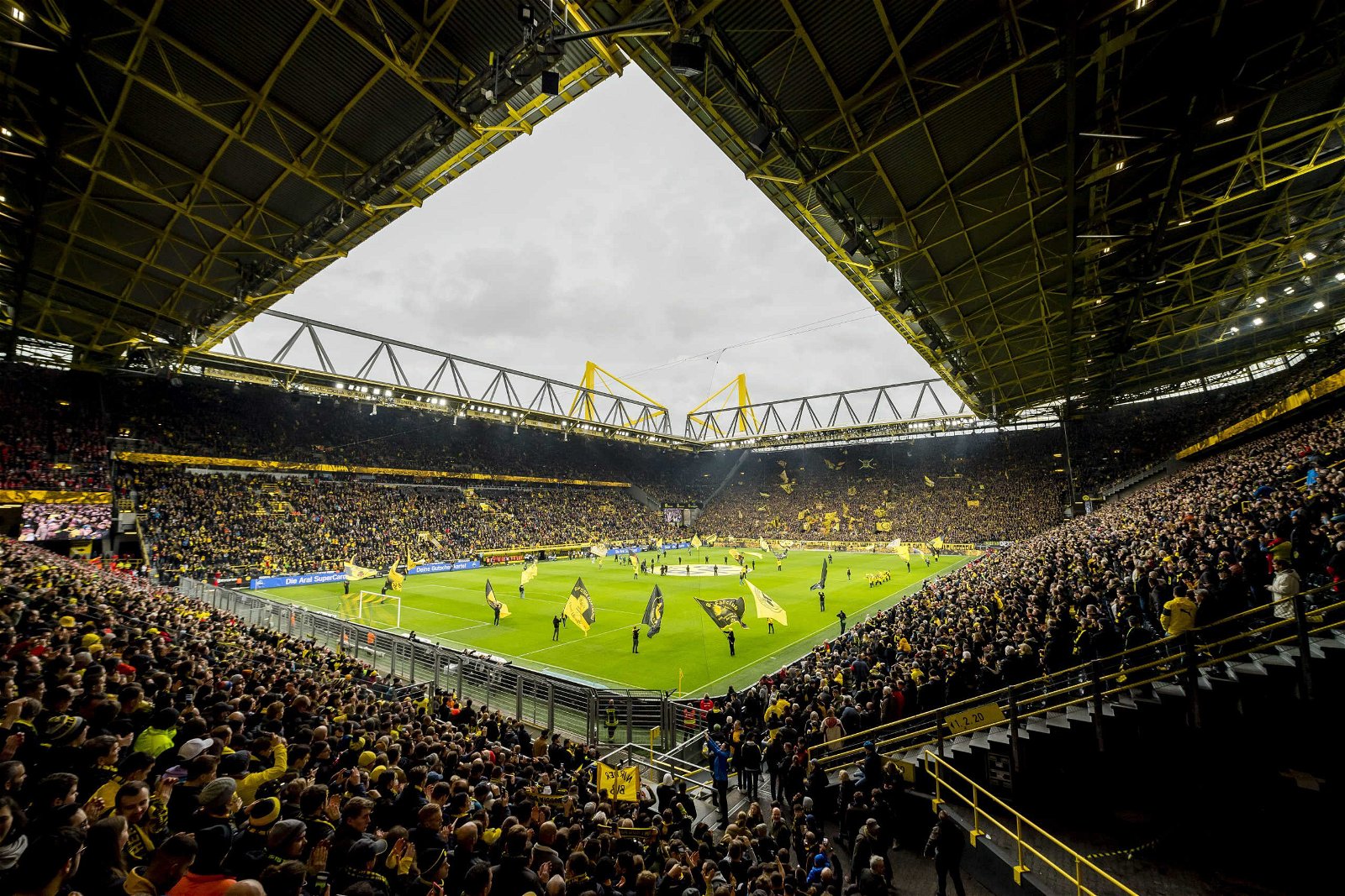 Intérieur du stade de Dortmund : Signal Iduna Park