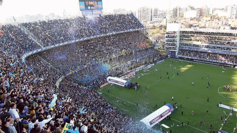 Intérieur du stade la Bombonera à Buenos Aires en Argentine