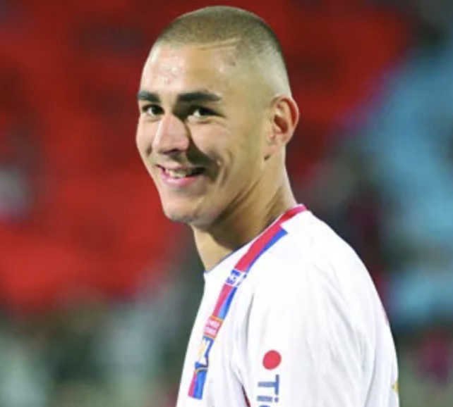 Karim Benzema avec le sourire lorsqu’il débutait sa carrière à l’Olympique Lyonnais