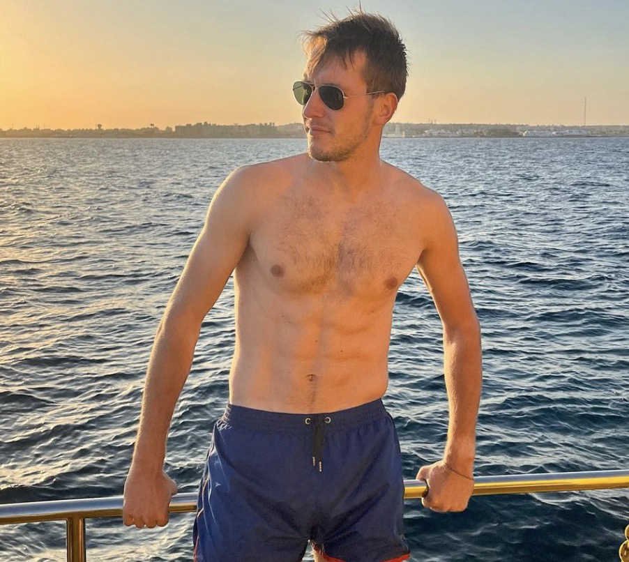 Kirill Kivattsev en vacances sur un bateau