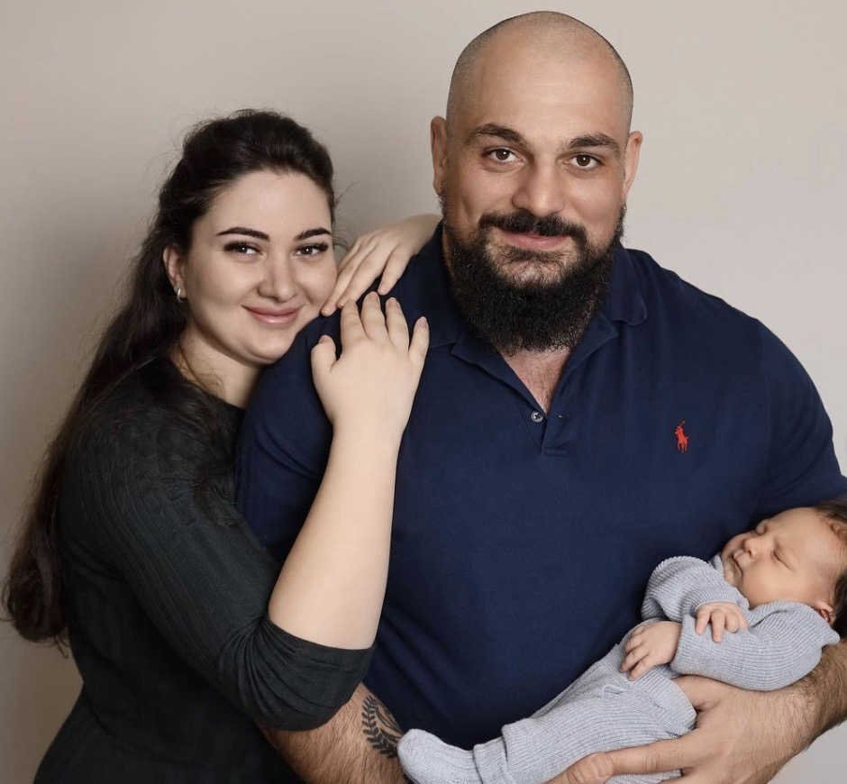 Lekso Kaulashvili avec sa femme et sa fille dans les bras sur instagram