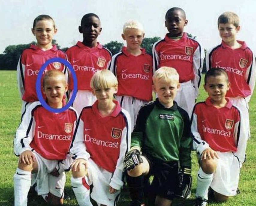 Photo d’Harry Kane avec son équipe de football lorsqu’il était enfant