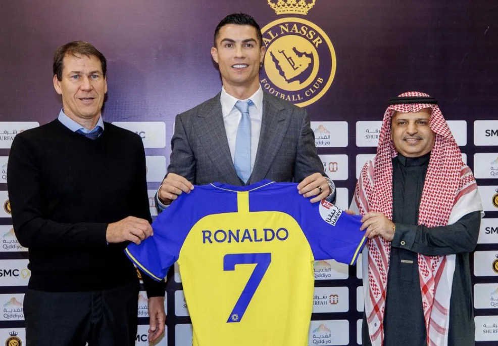 Présentation de Ronaldo à Al Nassr avec Rudi Garcia et le président du club