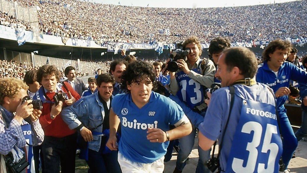 Titre Naples célébration avec Diego Maradona