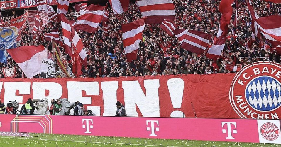 Tribunes de l’Allianz Arena avec les supporters du Bayern Munich