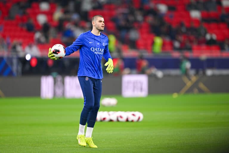 PSG : le message fort de Lucas Chevalier après la première de Renato Marin