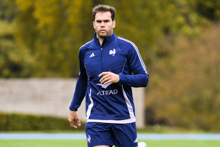 Penaud retrouve les Bleus avec un essai puis sort sur blessure au mollet