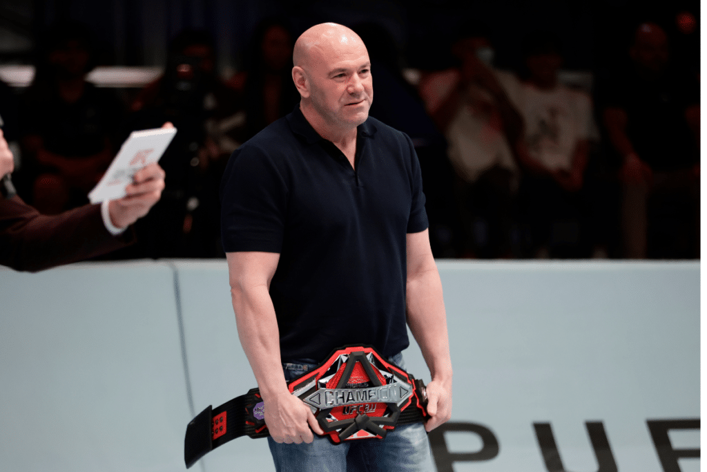 “Faut bien qu’ils gagnent de l’argent” : Dana White assume les pubs envahissantes de l’UFC 324