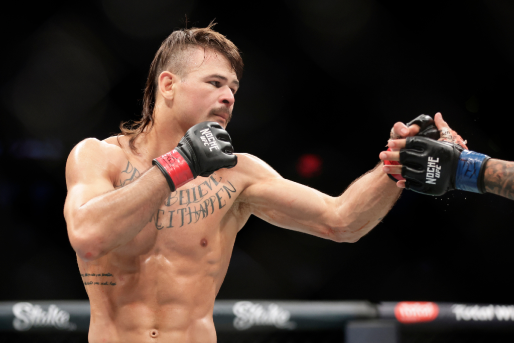 « Je vais m’amuser… et le finir ! » Diego Lopes annonce la couleur : il promet de terminer Volkanovski à l’UFC 325