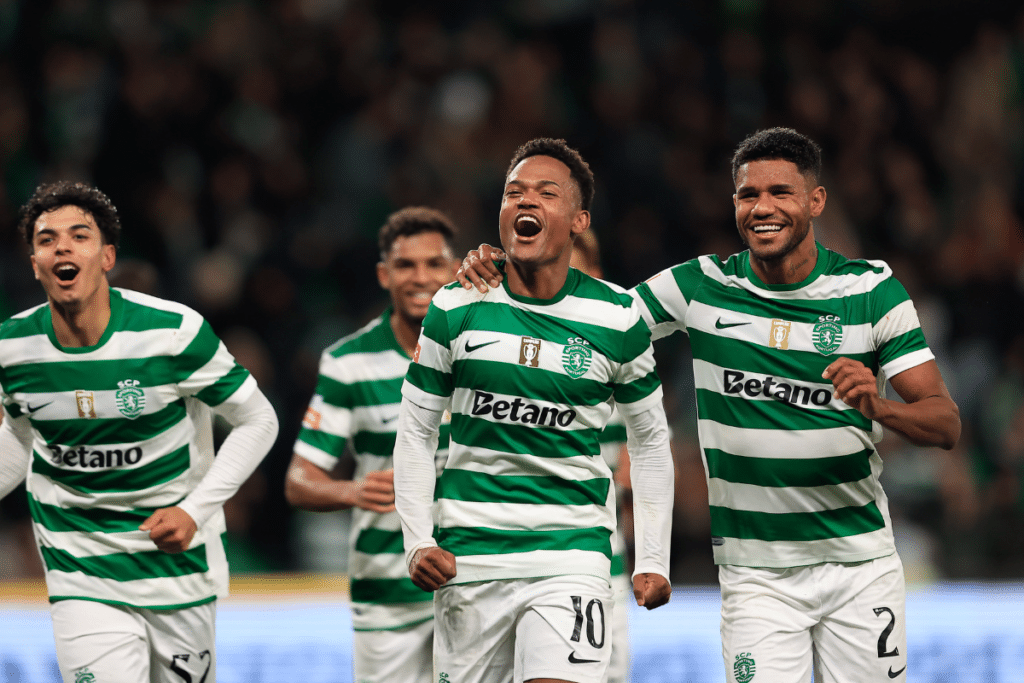 Geny Catamo de Sporting CP lors du match Betclic de la Ligue Portugal entre Sporting et Casa Pia à l'Estadio Jose Alvalade