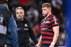 Ugo Mola of Stade Toulousain and Jack Willis of Stade Toulousain during