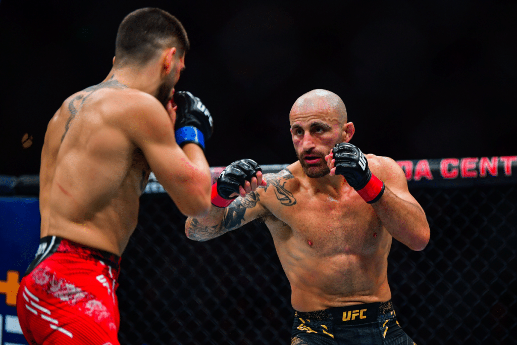 Volkanovski humilie Lopes à l’UFC 325 : une revanche qui tourne à la démonstration