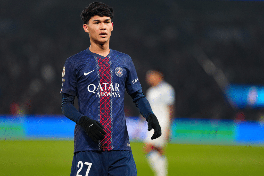 « Encore jeune, parfois il perd la tête » : pourquoi Dro Fernandez intrigue déjà Luis Enrique