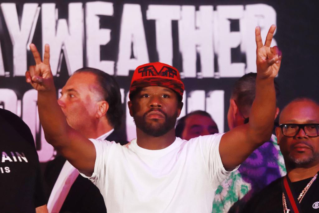 C’est officiel : Floyd Mayweather reprend sa carrière pro pour un combat jamais vu dans l’histoire de la boxe