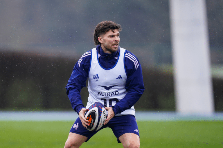 « On n’était pas tous d’accord » : Jalibert révèle la fracture du XV de France en fin de match contre les All Blacks