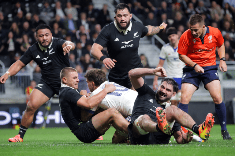 « Il est possible qu’il ne s’entraîne pas mercredi » : Jalibert très incertain contre l’Australie, le XV de France perd sa pièce maîtresse ?
