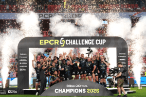 Les joueurs de Montpellier célèbrent leur victoire après la finale de l'EPCR Challenge Cup au stade San Mamés de Bilbao