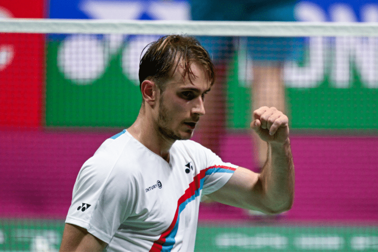 La première médaille française en badminton est déjà assurée, mais Alex Lanier joue maintenant pour changer la couleur de l’histoire