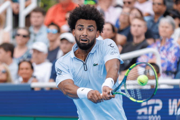 « Je ne connais pas encore vraiment mon rang » : Numéro un français, titré à Cincinnati, Arthur Fils doit maintenant prouver que son tennis tient en Grand Chelem