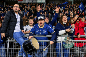 Fans of Agen
