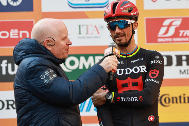 Alaphilippe s’efface au pire moment pour Paul Seixas, le nouveau chouchou du cyclisme français