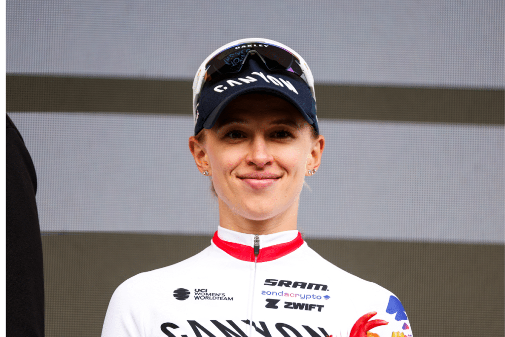 « J’ai perdu tout respect pour elles » : Célia Géry devient malgré elle le facteur X du duel Niewiadoma-Vollering avant le dernier rendez-vous à Nice