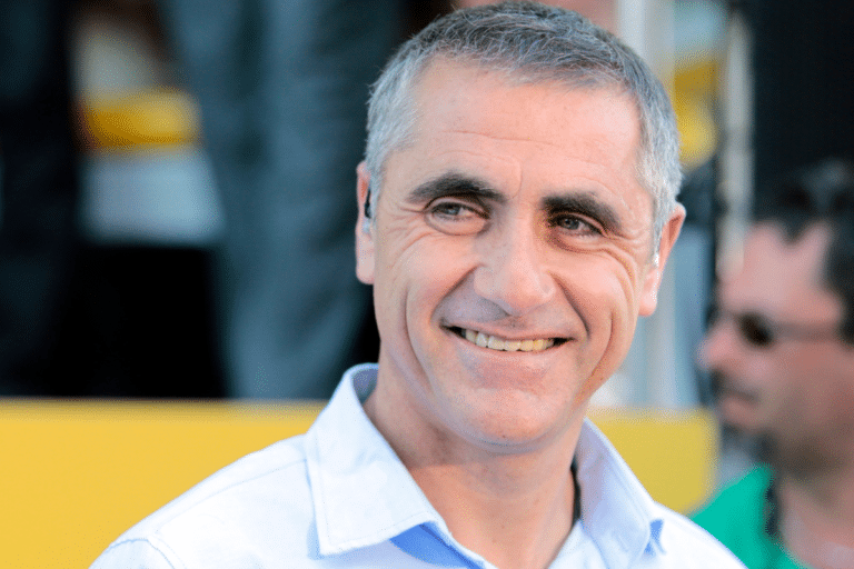 « Laisser les coureurs se débrouiller à l’instinct » : Jalabert veut rendre le Tour de France moins contrôlé