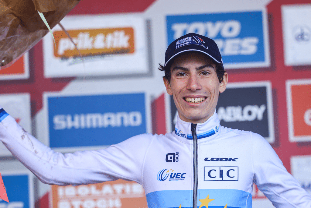 « Le seul qui va super vite, c’est Paul Seixas » : Léo Bisiaux l’autre pépite du cyclisme français arrive sur la Vuelta avec un moteur encore sous-estimé