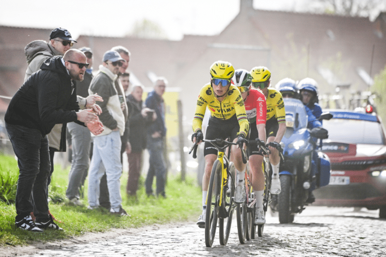 Personne n’a jamais réussi le doublé : le Tour le plus indécis du cyclisme s’est élancé cet après-midi, avec une Française à défendre