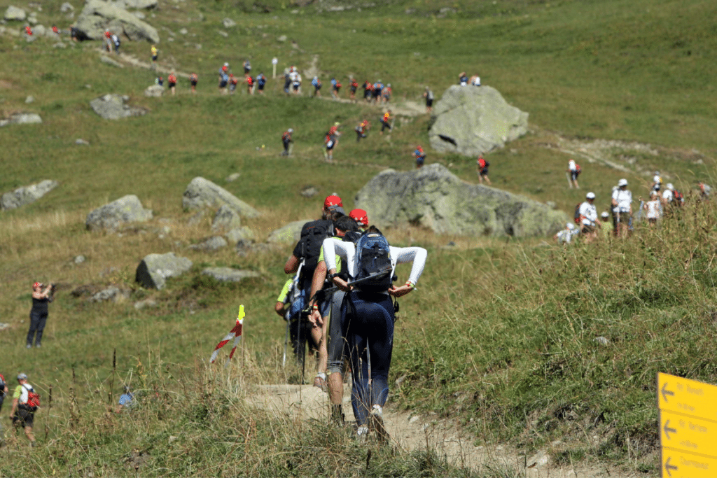 174 km, trois pays et presque 10 000 m de dénivelé : l’UTMB reste le piège ultime du trail et deux favoris sont forfaits