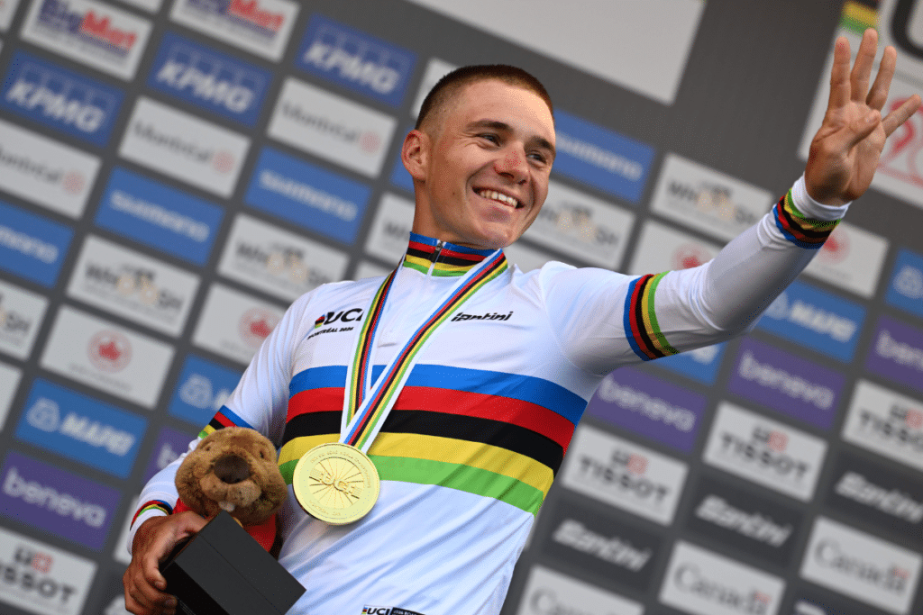 « Evenepoel est dans un autre sport » : Quatre Mondiaux de suite et un chrono qui le place dans un territoire réservé
