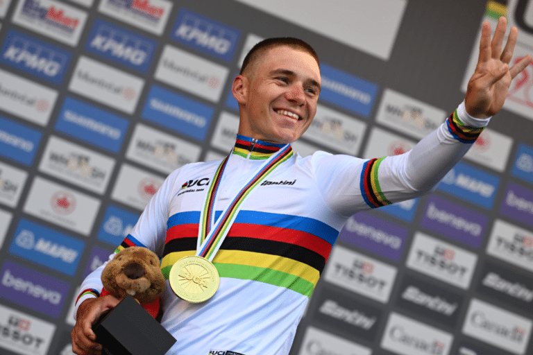 « Evenepoel est dans un autre sport » : Quatre Mondiaux de suite et un chrono qui le place dans un territoire réservé